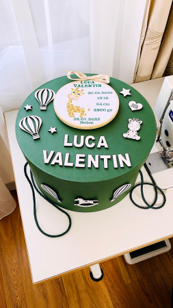 Cutii Trusou Botez - Cutie Trusou Verde Girafa cu datele nasterii brodate