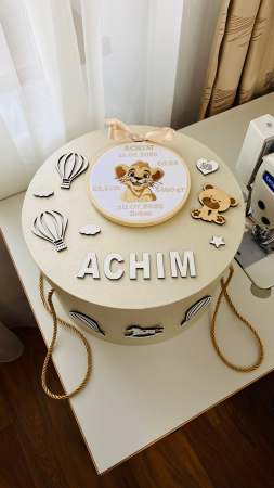 Cutie Trusou Verde Simba cu datele nasterii brodate [2]