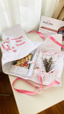 Kit Prima Baita Fluturasi cu initiala personalizat [1]
