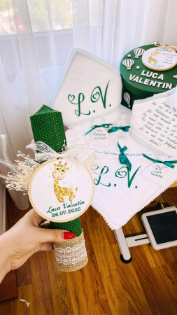 Lumanare Botez verde cu gherghef brodat Girafa [1]