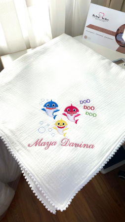 Paturica bebe din muselina Baby Shark personalizata cu nume [1]