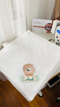 Paturici Bebelusi - Paturica bebe din muselina Leu personalizata cu nume