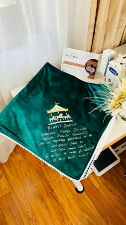 Paturici Bebelusi - Paturica Bebe Verde Carusel personalizata