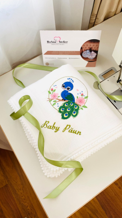 Paturici Bebelusi - Paturica muselina Paun personalizata
