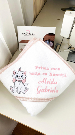 Prosop Prima mea baita cu Nanutii Pisica Marie [2]