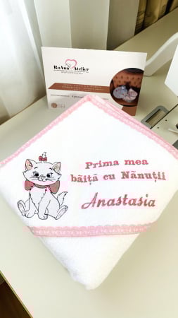 Prosoape brodate - Prosop Prima mea baita cu Nanutii Pisica Marie