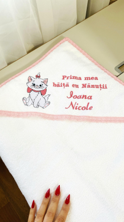 Prosop Prima mea baita cu Nanutii Pisica Marie [5]