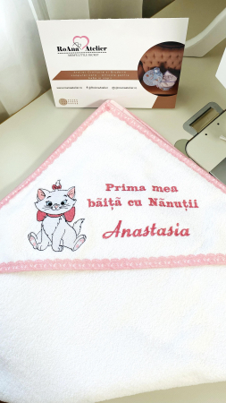 Prosop Prima mea baita cu Nanutii Pisica Marie [1]