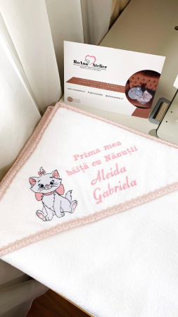 Prosop Prima mea baita cu Nanutii Pisica Marie [3]