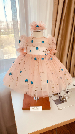 Rochita Botez Beatrice cu bentita [1]