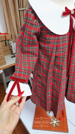 Rochita carouri cu guleras alb [4]