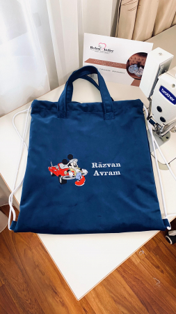 Saculet catifea Mickey cu masina