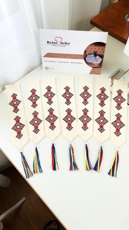 Craciun - Semn de carte brodat cu motive traditionale