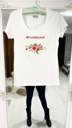 Tricou brodat Fata de Casa