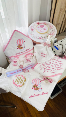 Botez - Trusou Botez Muselina Alba Ursulet cu balon roz