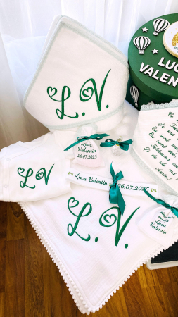 Trusou Botez Muselina personalizat cu initiale verzi [1]
