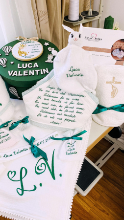 Trusou Botez Muselina personalizat cu initiale verzi [2]