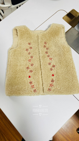 Fetite - Vesta blanita model floricele