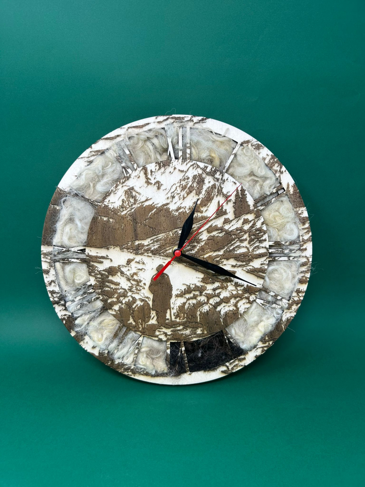 Ceas de perete din lemn și lână – design rustic, artizanal [1]