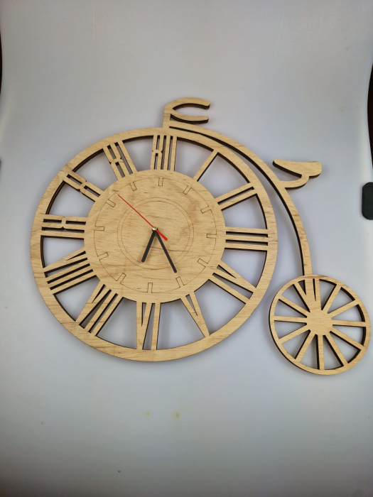 Ceas de perete din lemn în formă de bicicletă – 50x40 cm [2]