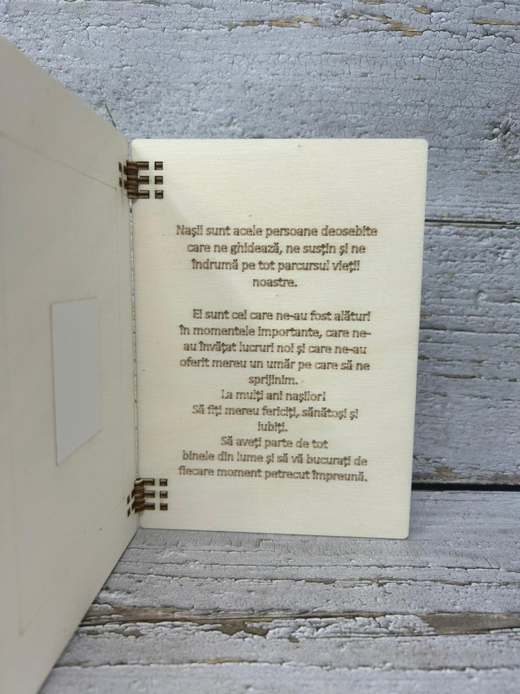 Felicitare din lemn,gravat[ la laser,cu textul ,,La Mulți Ani Nașiilor" [2]