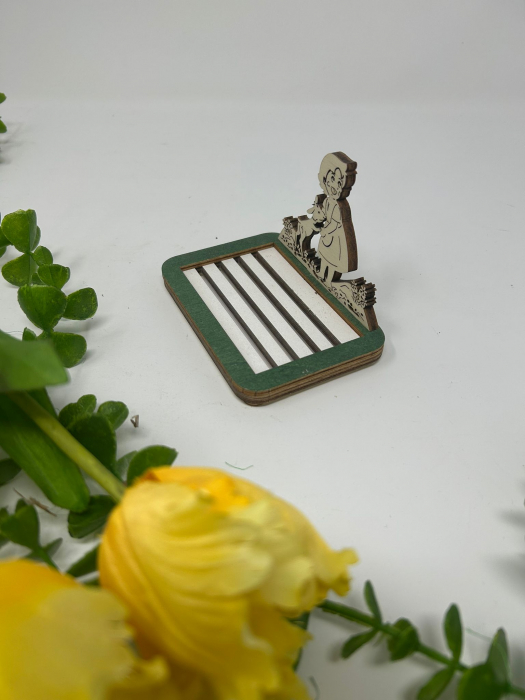 Săpunieră din lemn – Model Fetiță cu un Cățel, rustică și eco-friendly [2]