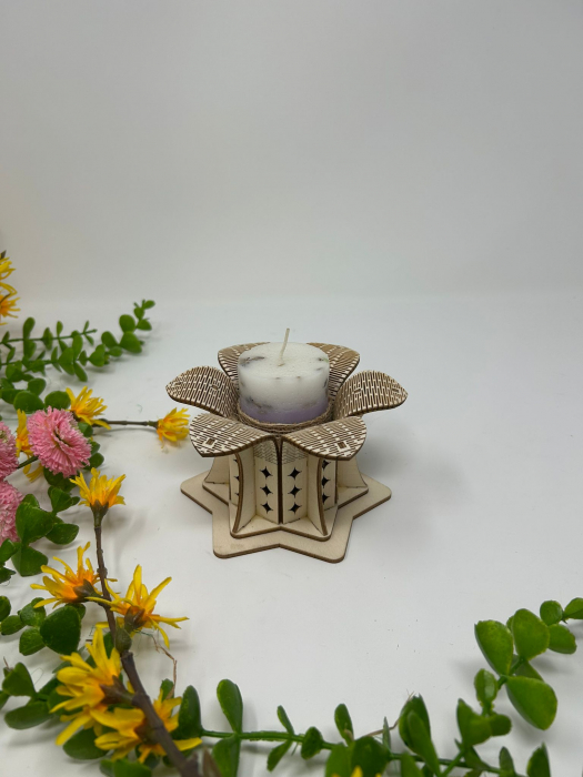 Suport pentru lumânare în formă de floare [1]