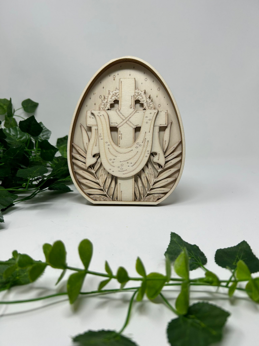Tablou religios din lemn – design în formă de ou, simbol al Învierii [3]