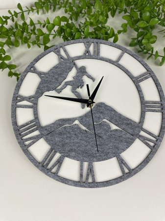 Ceasuri - Ceas de perete „Alpinist” – Design montan cu cifre romane, 30 cm
