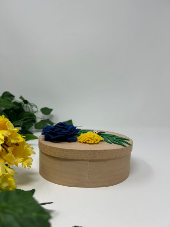 Cutie de Bijuterii din Lemn – Decor cu Flori din Fetru Albastru și Galben [1]