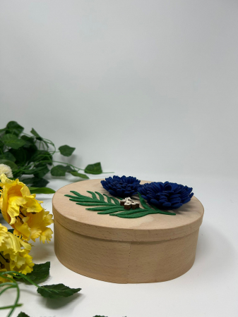 Cutie de Bijuterii din Lemn – Decorată cu Flori Albastre din Fetru [1]