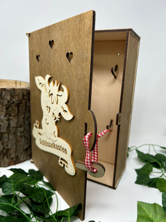 Cutie din Lemn pentru Chei – Design Vacă și Inimioare [1]