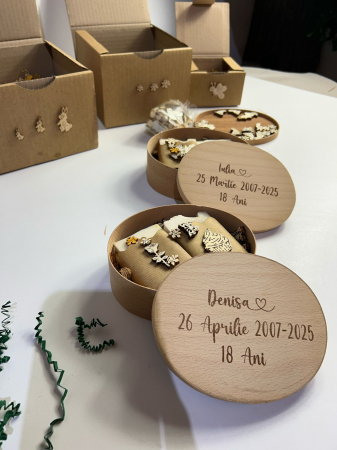 Cuti si ambalaje din lemn - Cutie personalizată ,care conține 2 săpunuri