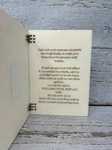 Felicitare din lemn,gravat[ la laser,cu textul ,,La Mulți Ani Nașiilor" [1]