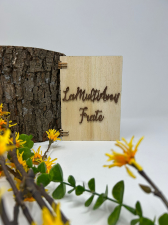 Cadouri Personalizabile - Felicitare din lemn „La Mulți Ani, Frate!” – Cadou special personalizat