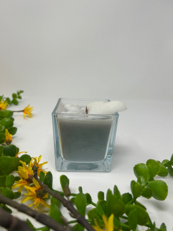 Lumânări - Lumânare cu Petale de Flori Naturale – Elegantă și Aromată | Decor & Cadouri