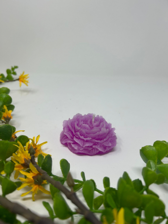 Lumânări - Lumânare Parfumată Mov – Formă de Floare | Design Inedit