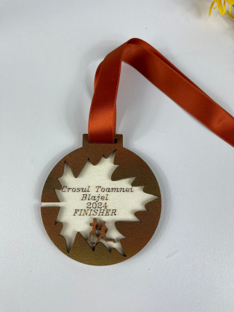 Medalii si Trofee - Medalie din lemn gravata