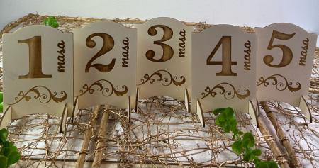 Nuntă Botez Aniversare - Numere de Masă din Lemn – Set Decorativ pentru Evenimente