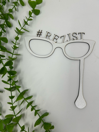 Nuntă Botez Aniversare - Props în formă de ochelari,cu textul ,,#Rezist" din MDF