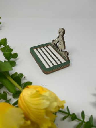 Săpunieră din lemn – Model Fetiță cu un Cățel, rustică și eco-friendly [1]