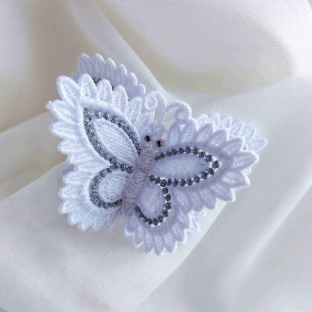 brosa-fluture-alb-3d-eleganta.jpg [1]