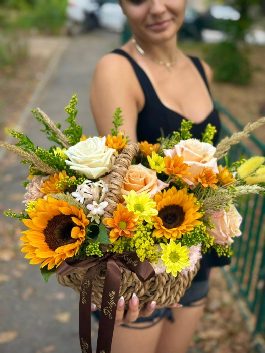 Coș cu flori „Apus de toamnă” – aranjament floral Rodyolla [3]