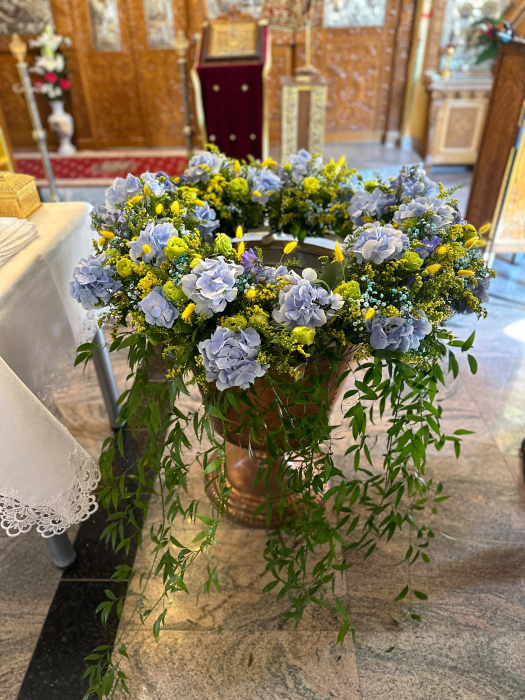 ranjament Cristelniță cu Hortensii și Flori Galbene – Rodyolla [6]