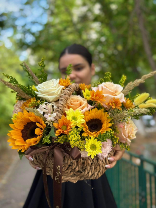 Coș cu flori „Apus de toamnă” – aranjament floral Rodyolla [2]