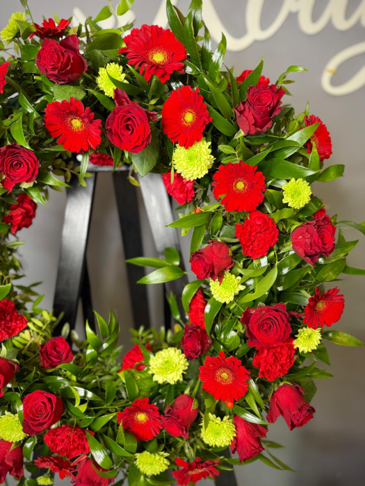 Coroană funerară cu trandafiri și minigerbera roșii [4]