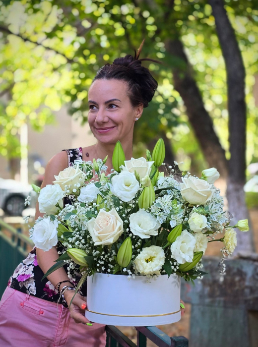 Aranjament cu Crini si Trandafiri [2]