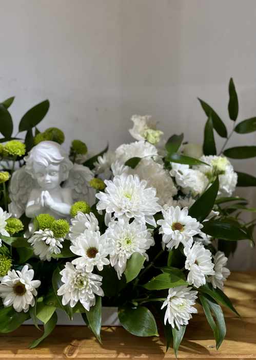 Aranjament floral cu inger pentru Paste [3]