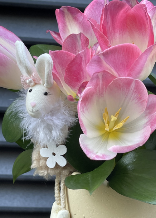 Aranjament floral de Paste cu lalele roz in vas ceramic in forma de ou [4]