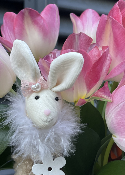 Aranjament floral de Paste cu lalele roz in vas ceramic in forma de ou [5]